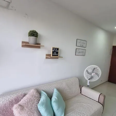 Acogedor Piso 5